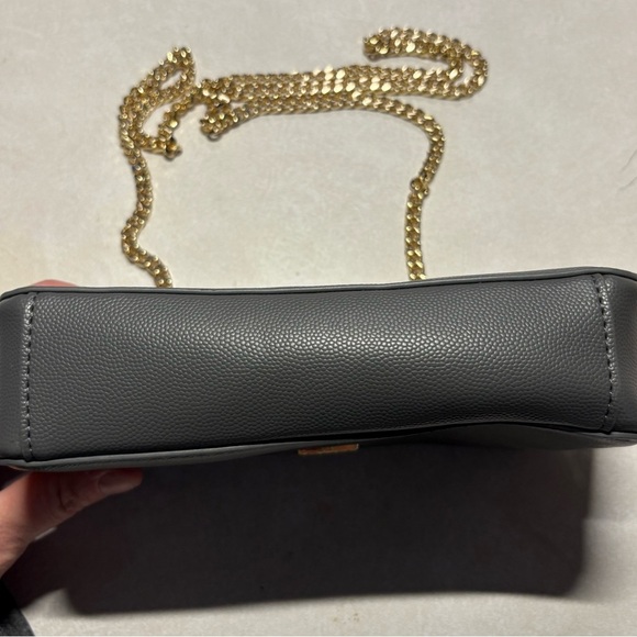 Tommy Hilfiger Crossbody Bag with Gold Chain - Picture 4 of 7